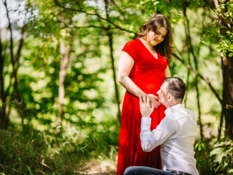 Maternity Photoshoot Poses: Best Poses and Things to Take Care of Before & During the Shoot