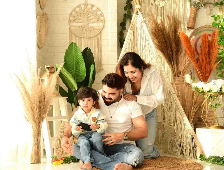 family-image family-image